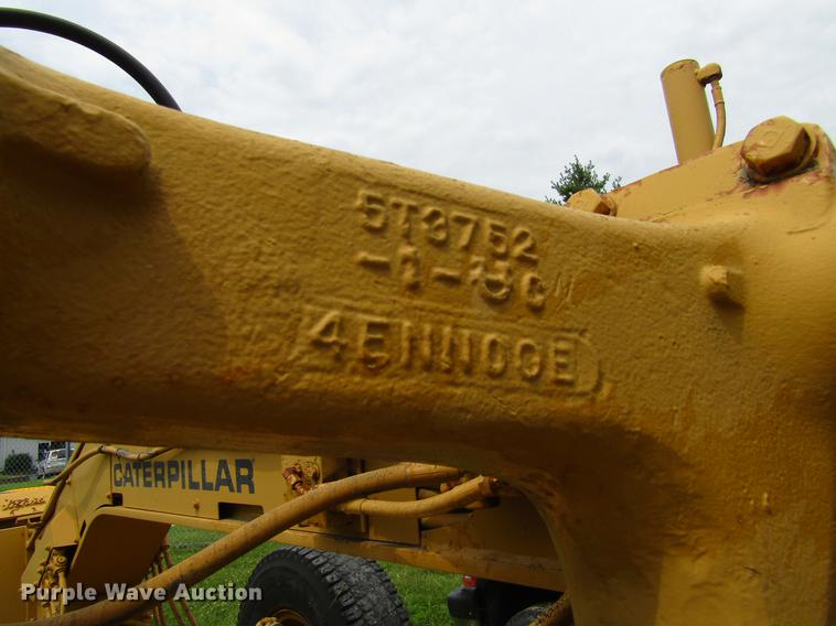 image for item DF3826 1983 Caterpillar 140G motor grader
