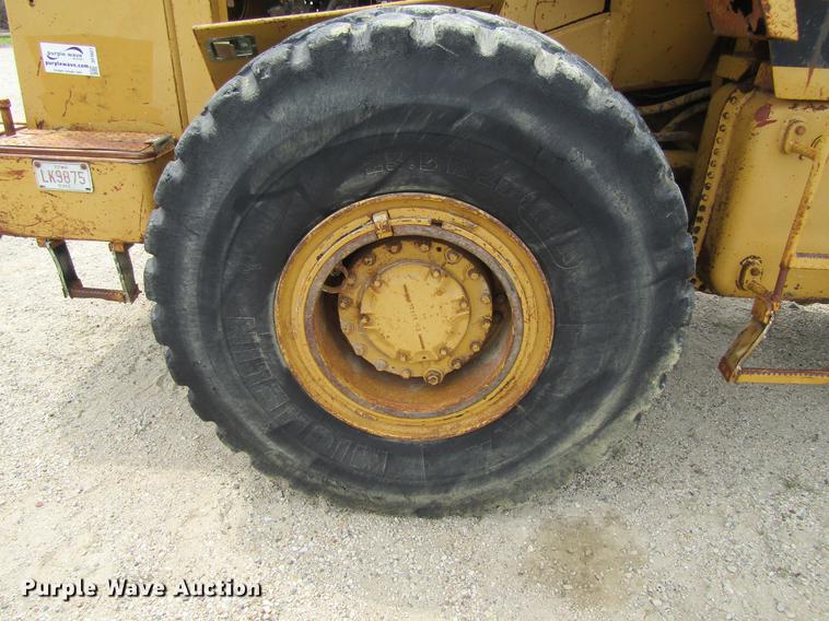 image for item DF3827 1983 Caterpillar 950B wheel loader