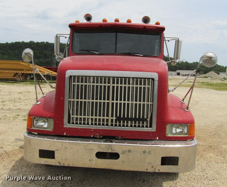 image for item DF3829 1997 International 9200 dump truck