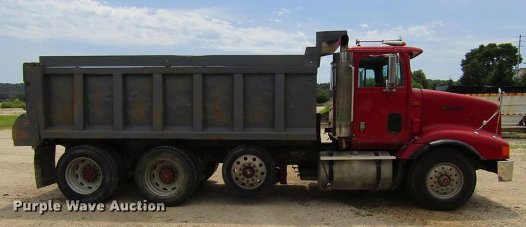image for item DF3829 1997 International 9200 dump truck