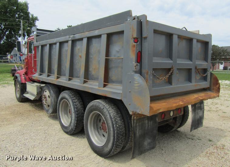 image for item DF3829 1997 International 9200 dump truck