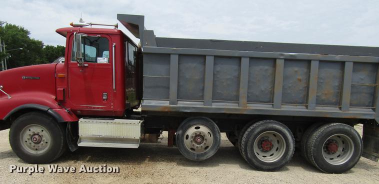 image for item DF3829 1997 International 9200 dump truck