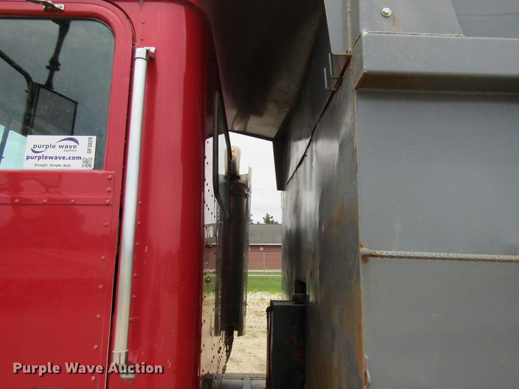 image for item DF3829 1997 International 9200 dump truck