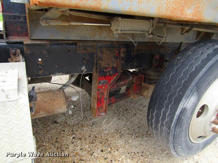 image for item DF3829 1997 International 9200 dump truck