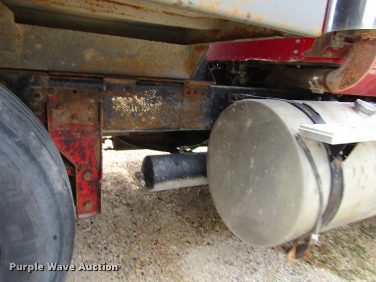 image for item DF3829 1997 International 9200 dump truck