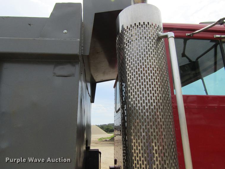 image for item DF3829 1997 International 9200 dump truck