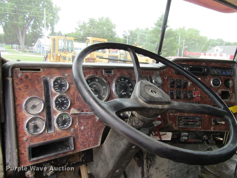 image for item DF3829 1997 International 9200 dump truck