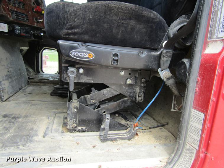 image for item DF3829 1997 International 9200 dump truck