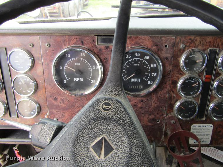 image for item DF3829 1997 International 9200 dump truck