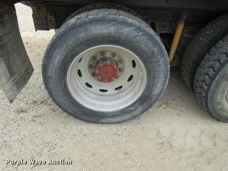 image for item DF3829 1997 International 9200 dump truck