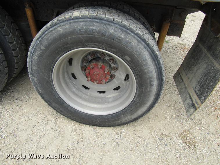 image for item DF3829 1997 International 9200 dump truck