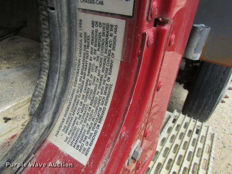 image for item DF3829 1997 International 9200 dump truck