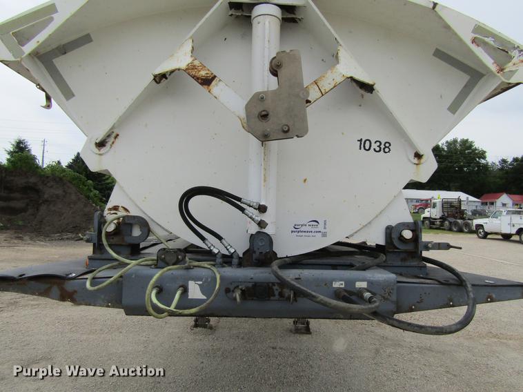 image for item DF3835 1999 Smithco SC2002 side dump trailer