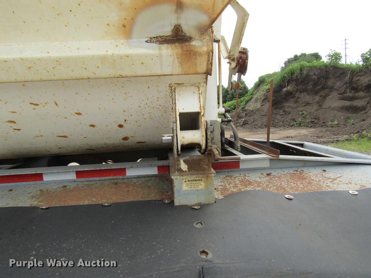 image for item DF3835 1999 Smithco SC2002 side dump trailer