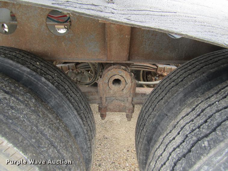 image for item DF3835 1999 Smithco SC2002 side dump trailer