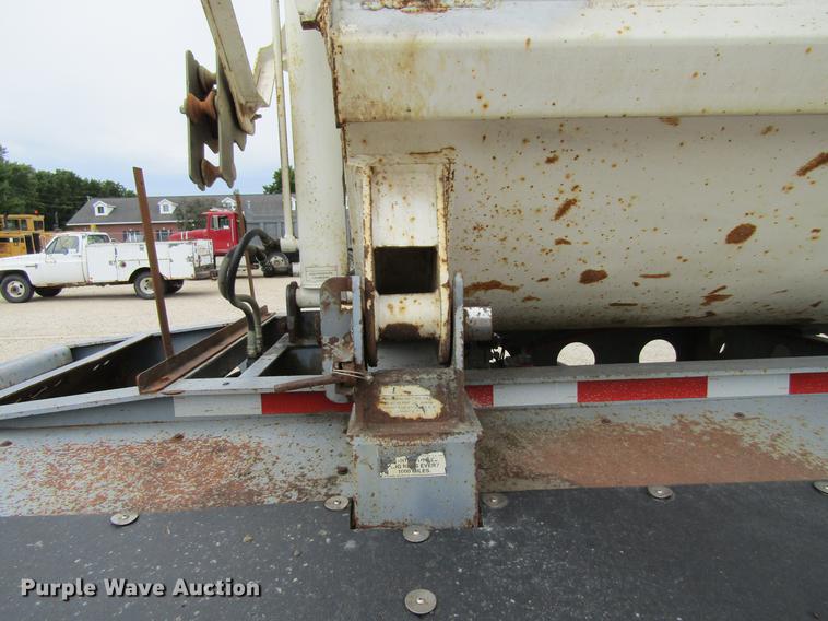 image for item DF3835 1999 Smithco SC2002 side dump trailer
