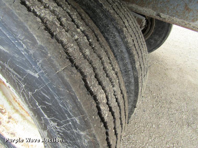 image for item DF3835 1999 Smithco SC2002 side dump trailer