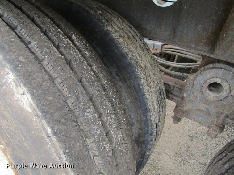 image for item DF3835 1999 Smithco SC2002 side dump trailer