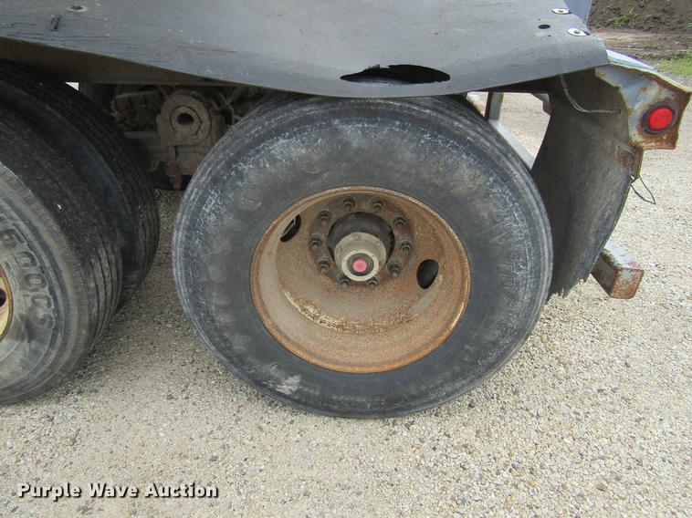 image for item DF3835 1999 Smithco SC2002 side dump trailer