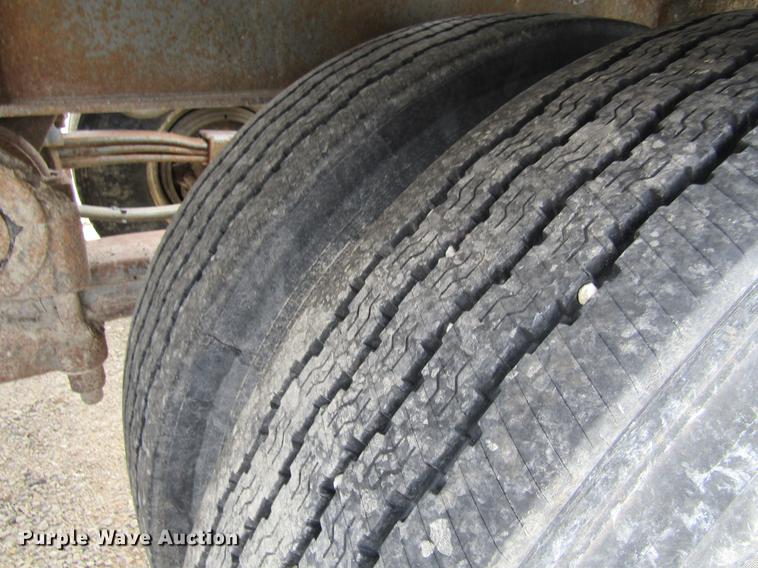 image for item DF3835 1999 Smithco SC2002 side dump trailer