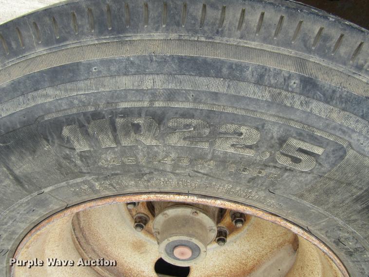 image for item DF3835 1999 Smithco SC2002 side dump trailer