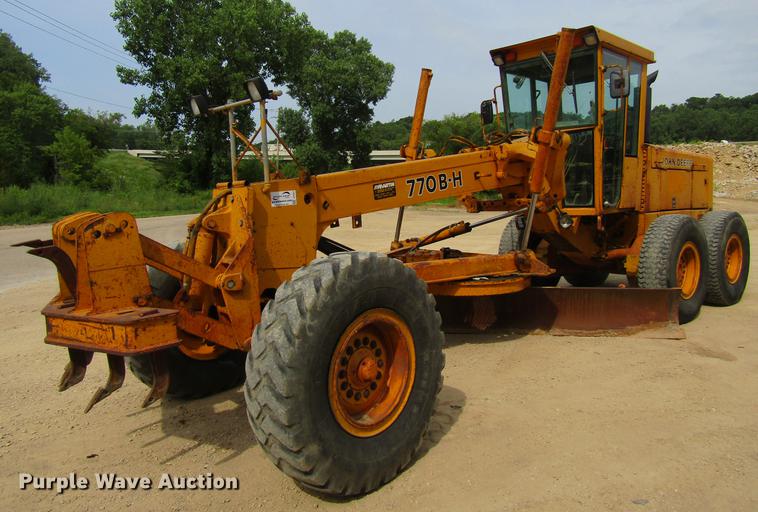 image for item DF3837 1986 John Deere 770BH motor grader