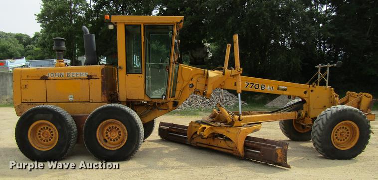 image for item DF3837 1986 John Deere 770BH motor grader