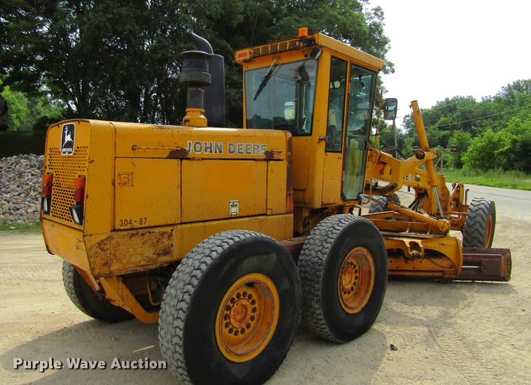 image for item DF3837 1986 John Deere 770BH motor grader