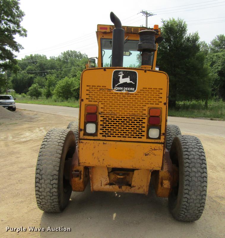 image for item DF3837 1986 John Deere 770BH motor grader