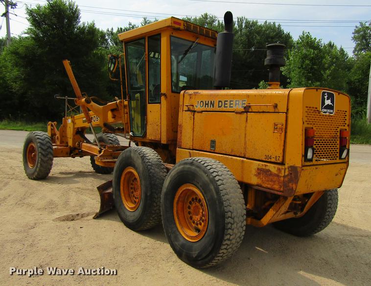 image for item DF3837 1986 John Deere 770BH motor grader