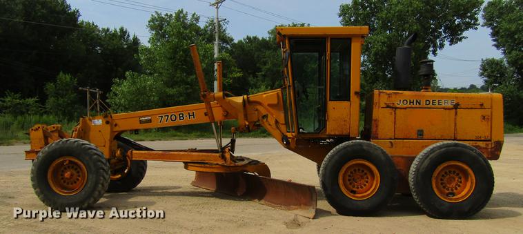 image for item DF3837 1986 John Deere 770BH motor grader