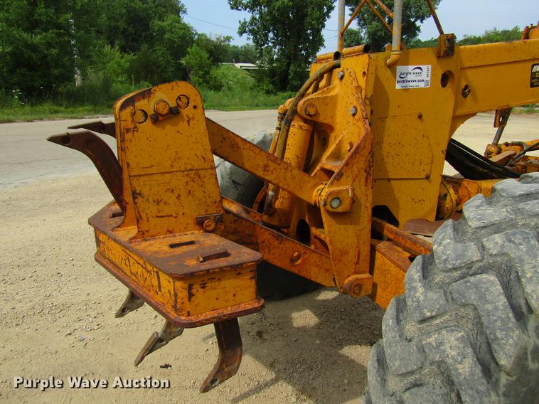 image for item DF3837 1986 John Deere 770BH motor grader