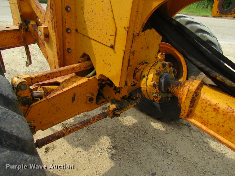 image for item DF3837 1986 John Deere 770BH motor grader