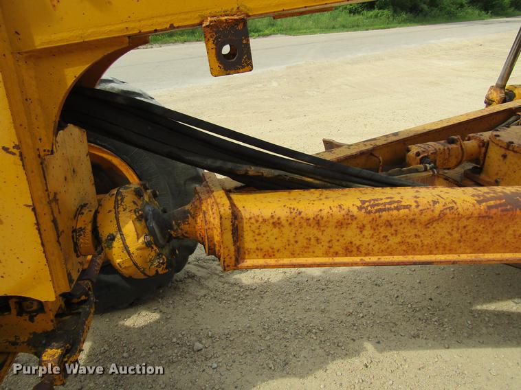 image for item DF3837 1986 John Deere 770BH motor grader