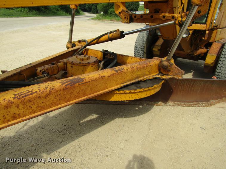 image for item DF3837 1986 John Deere 770BH motor grader