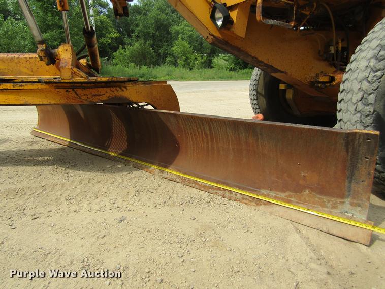 image for item DF3837 1986 John Deere 770BH motor grader