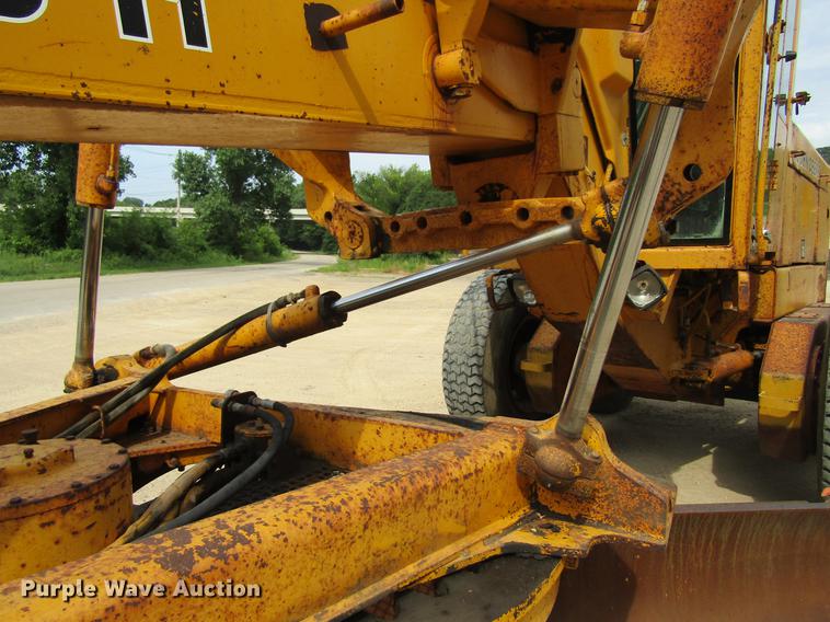 image for item DF3837 1986 John Deere 770BH motor grader