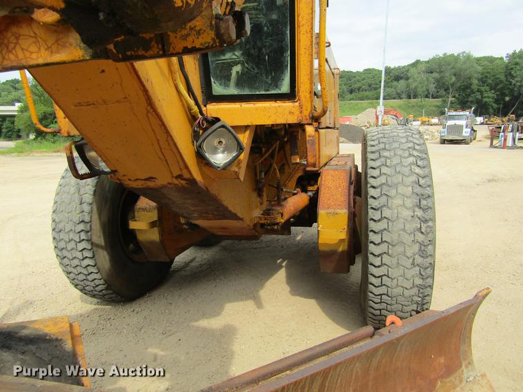 image for item DF3837 1986 John Deere 770BH motor grader