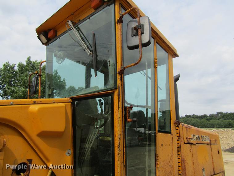 image for item DF3837 1986 John Deere 770BH motor grader