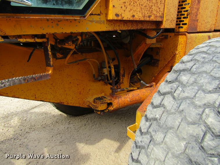 image for item DF3837 1986 John Deere 770BH motor grader