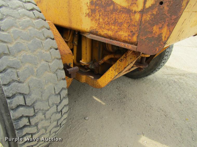 image for item DF3837 1986 John Deere 770BH motor grader