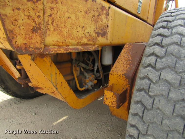 image for item DF3837 1986 John Deere 770BH motor grader