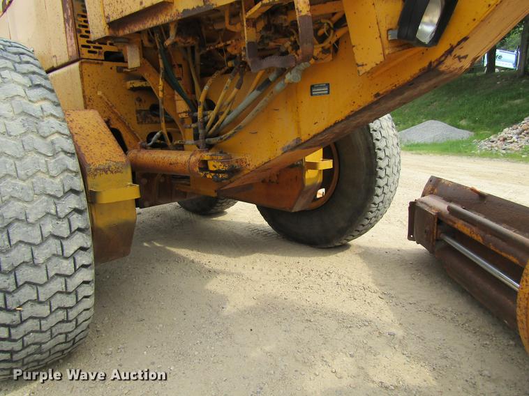 image for item DF3837 1986 John Deere 770BH motor grader