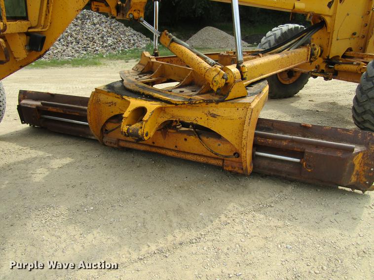 image for item DF3837 1986 John Deere 770BH motor grader