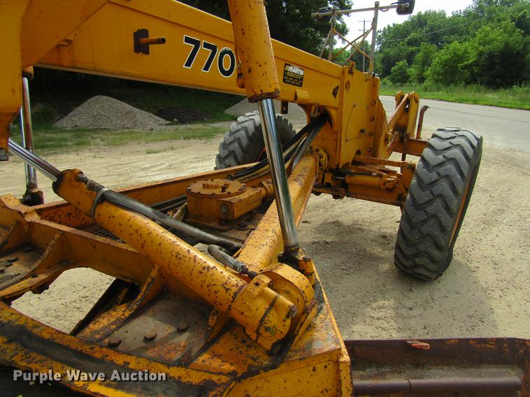 image for item DF3837 1986 John Deere 770BH motor grader