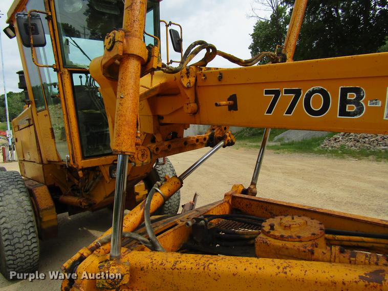 image for item DF3837 1986 John Deere 770BH motor grader