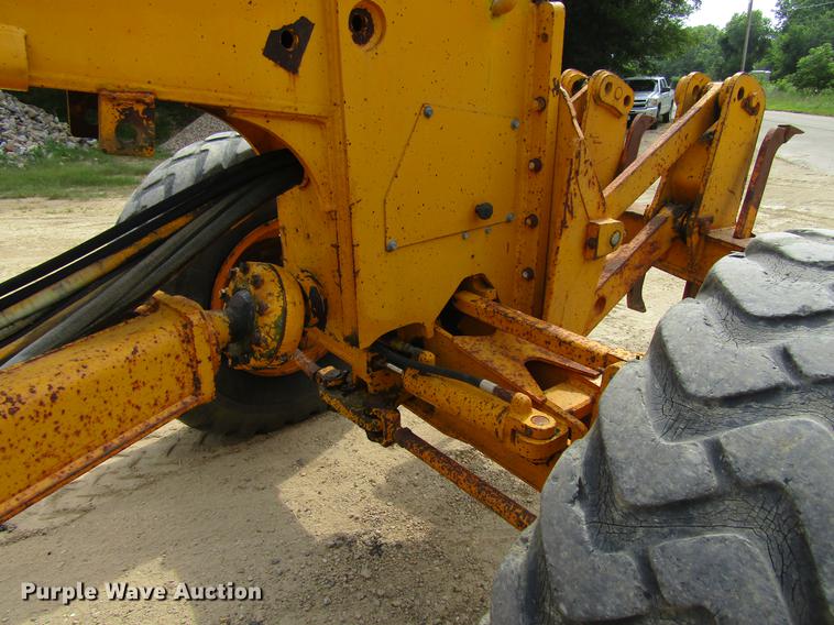 image for item DF3837 1986 John Deere 770BH motor grader