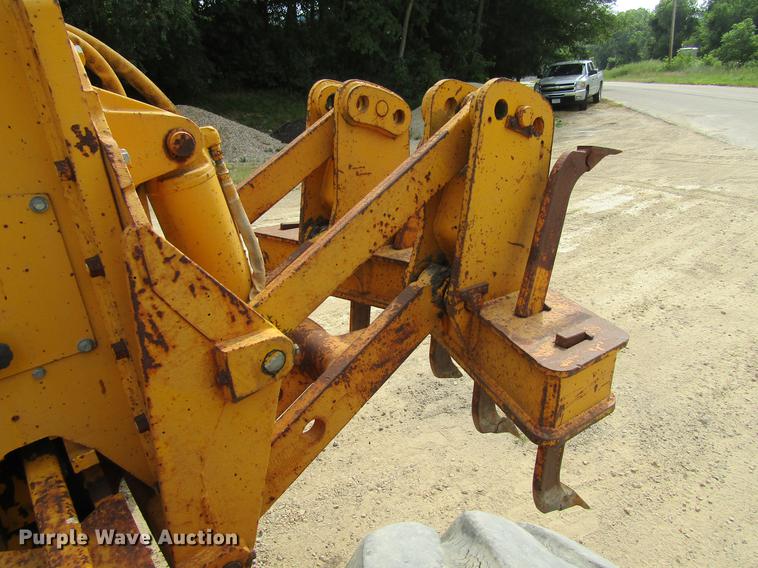 image for item DF3837 1986 John Deere 770BH motor grader