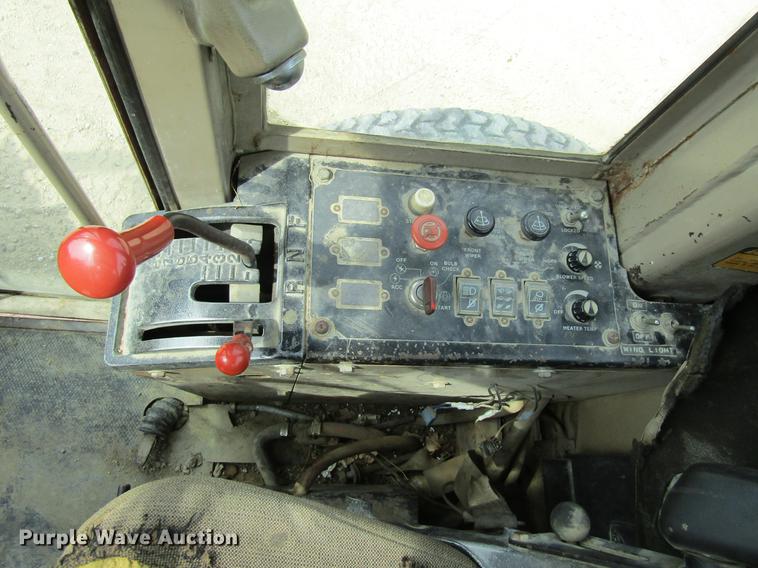 image for item DF3837 1986 John Deere 770BH motor grader