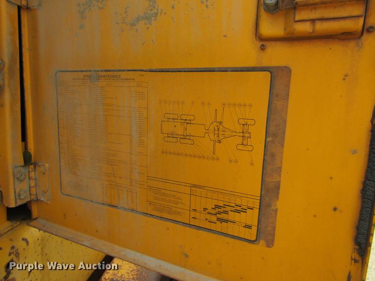 image for item DF3837 1986 John Deere 770BH motor grader